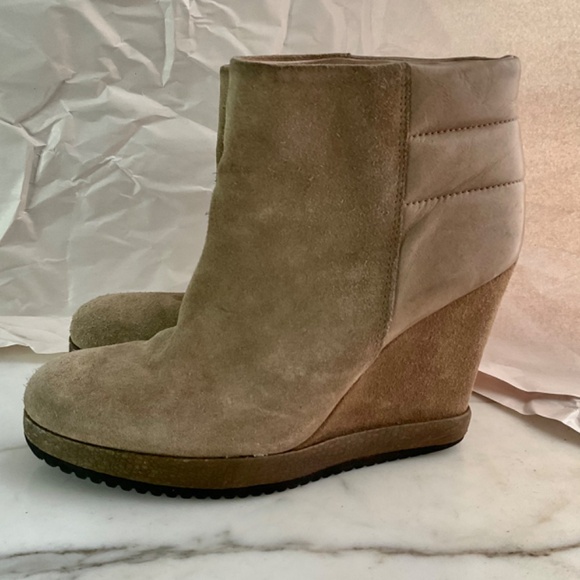 SURFACE TO AIR Platform Wedge Taupe Suede bootie 40 US 9.5 - Picture 3 of 7